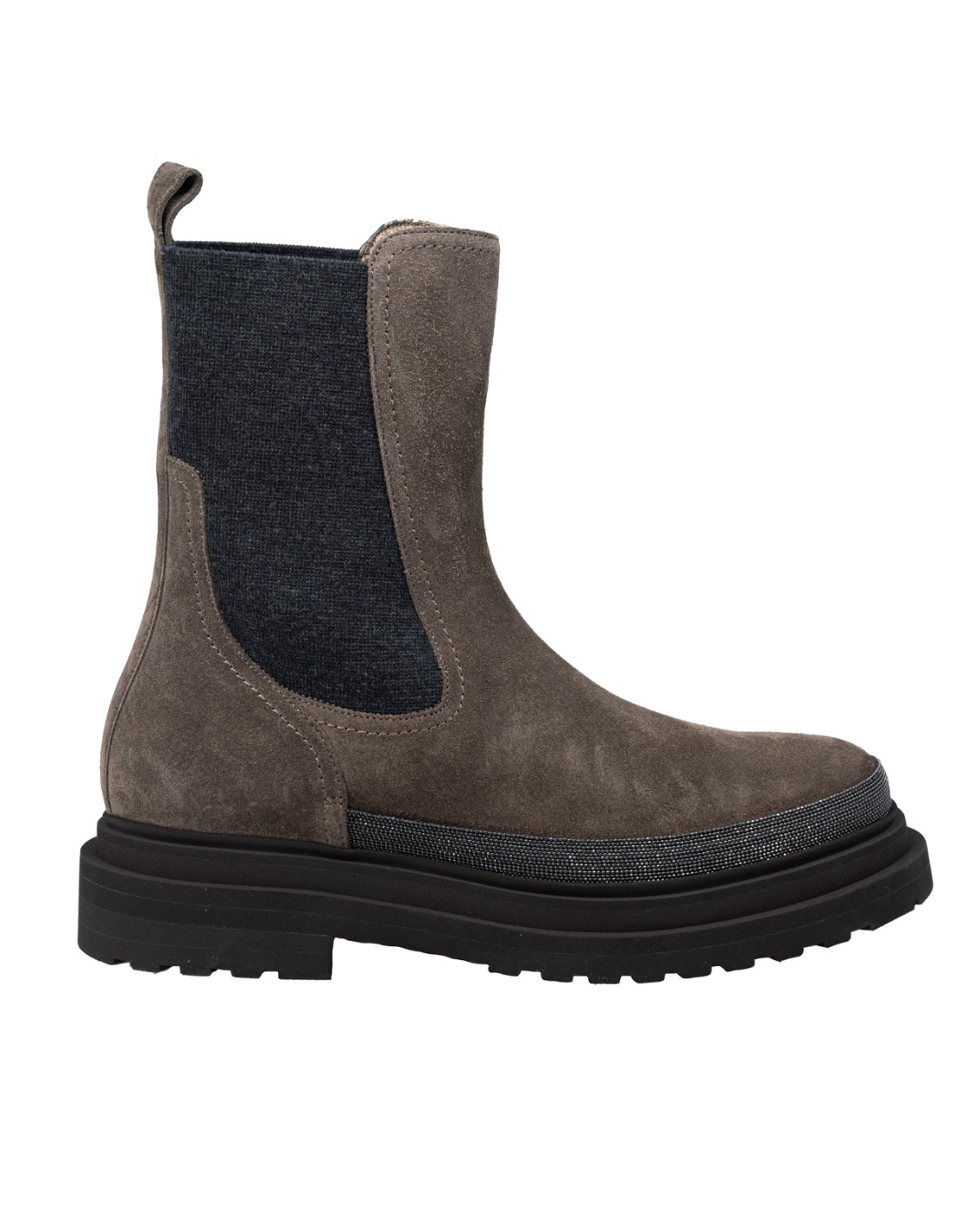 shop BRUNELLO CUCINELLI Saldi Boots: Brunello Cucinelli Chelsea Boot in camoscio con Precious Contour.
Fasce elastiche laterali.
Fodera in pelle.
Battistrada in gomma TPU.
Inserti elastici laterali per favorire il comfort.
Decorazione in monile Nickel-free.
L'alzata misura 4 cm.
Composizione: vera pelle.
Made in Italy.. MZSFG2745-C8769 number 5093756